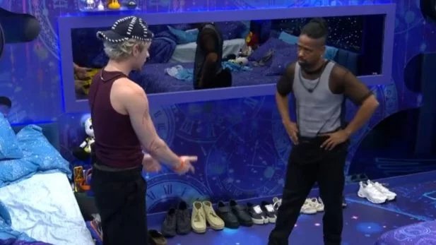 Juliano Floss se emociona após briga no BBB 26 e cogita desistir do reality
