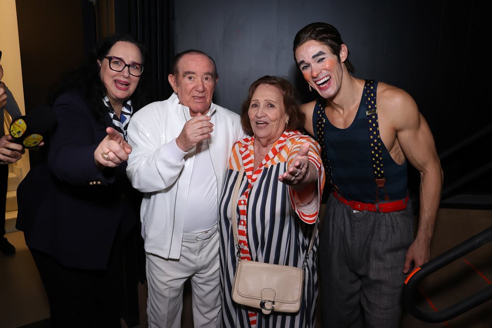 Renato Aragão, Lucélia Santos e Sophia Abrahão prestigiam estreia de “Adorável Trapalhão – O Musical” no RJ Renato Aragão, Lucélia Santos e Sophia Abrahão prestigiam estreia de “Adorável Trapalhão – O Musical” no RJ