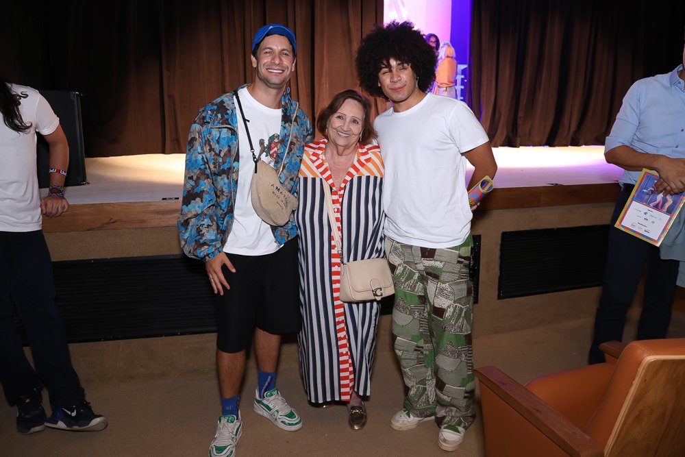 Renato Aragão, Lucélia Santos e Sophia Abrahão prestigiam estreia de “Adorável Trapalhão – O Musical” no RJ 29 Renato Aragão, Lucélia Santos e Sophia Abrahão prestigiam estreia de “Adorável Trapalhão – O Musical” no RJ