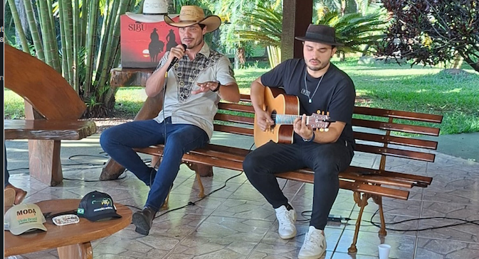 Thiago Castelli se apresenta no programa Viola Brasil da Rede Família Thiago Castelli se apresenta no programa Viola Brasil da Rede Família