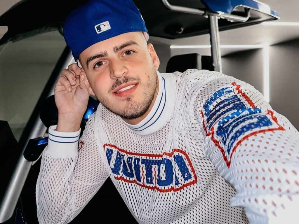 Jon Vlogs detalha reality itinerante nos EUA e realiza sonho da mãe com fazenda milionária Reprodução: Instagram