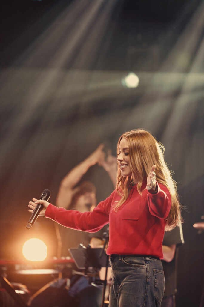 Julliany Souza se torna a artista gospel brasileira mais ouvida do Spotify, com 6 milhões Julliany Souza