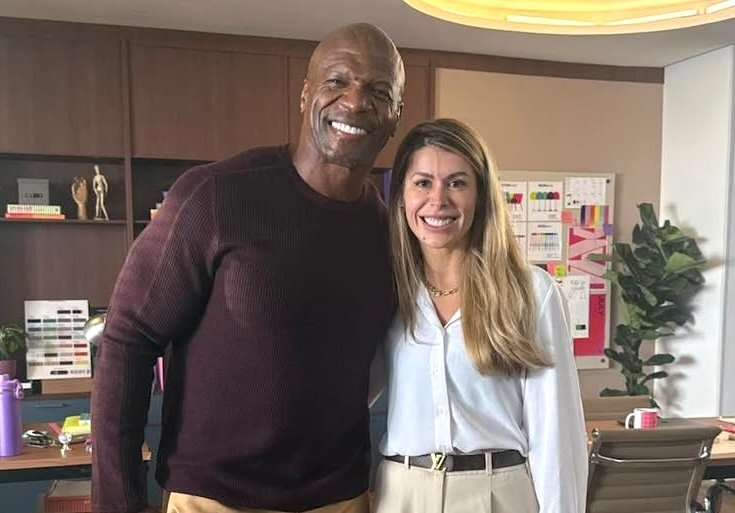 Será que o astro americano Terry Crews vai mudar o visual? Ator Terry Crews e Dra. Cintia Carvalho - Foto: Divulgação