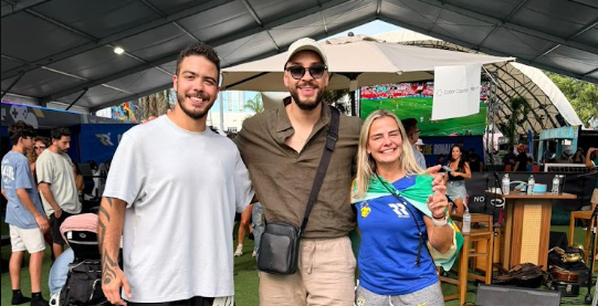 Em meio a Copa do Mundo, Ton Carfi leva louvor e fé à Casa Rede Ronaldo com dueto em Miami Captura de tela 2026 06 25 123021