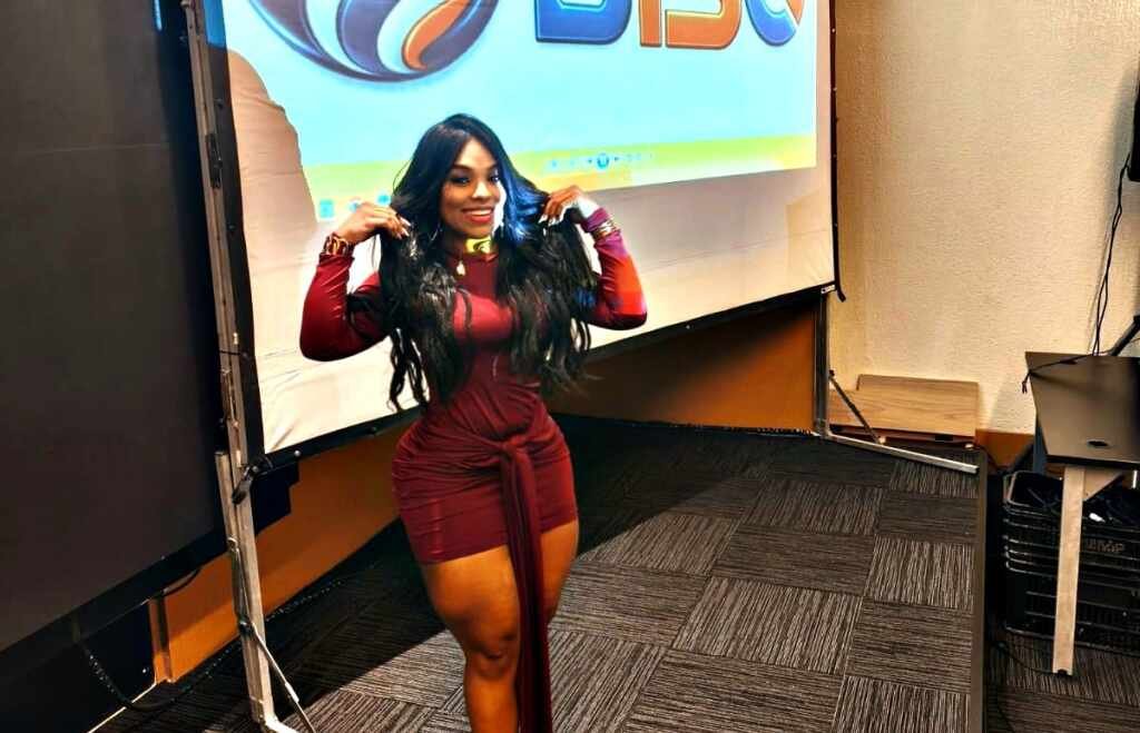 Musa do Carnaval, Caroline Lima será repórter da TV África Biso Caroline Lima 2